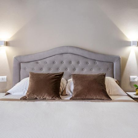 Santa Croce Luxury Suite - Dolcevita Holiday Флоренция Экстерьер фото